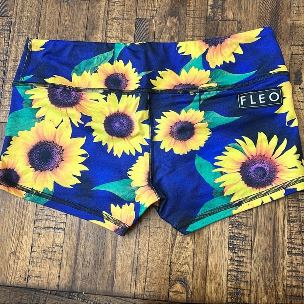 Fleo Women's Athletic Shorts with Sunflower Print